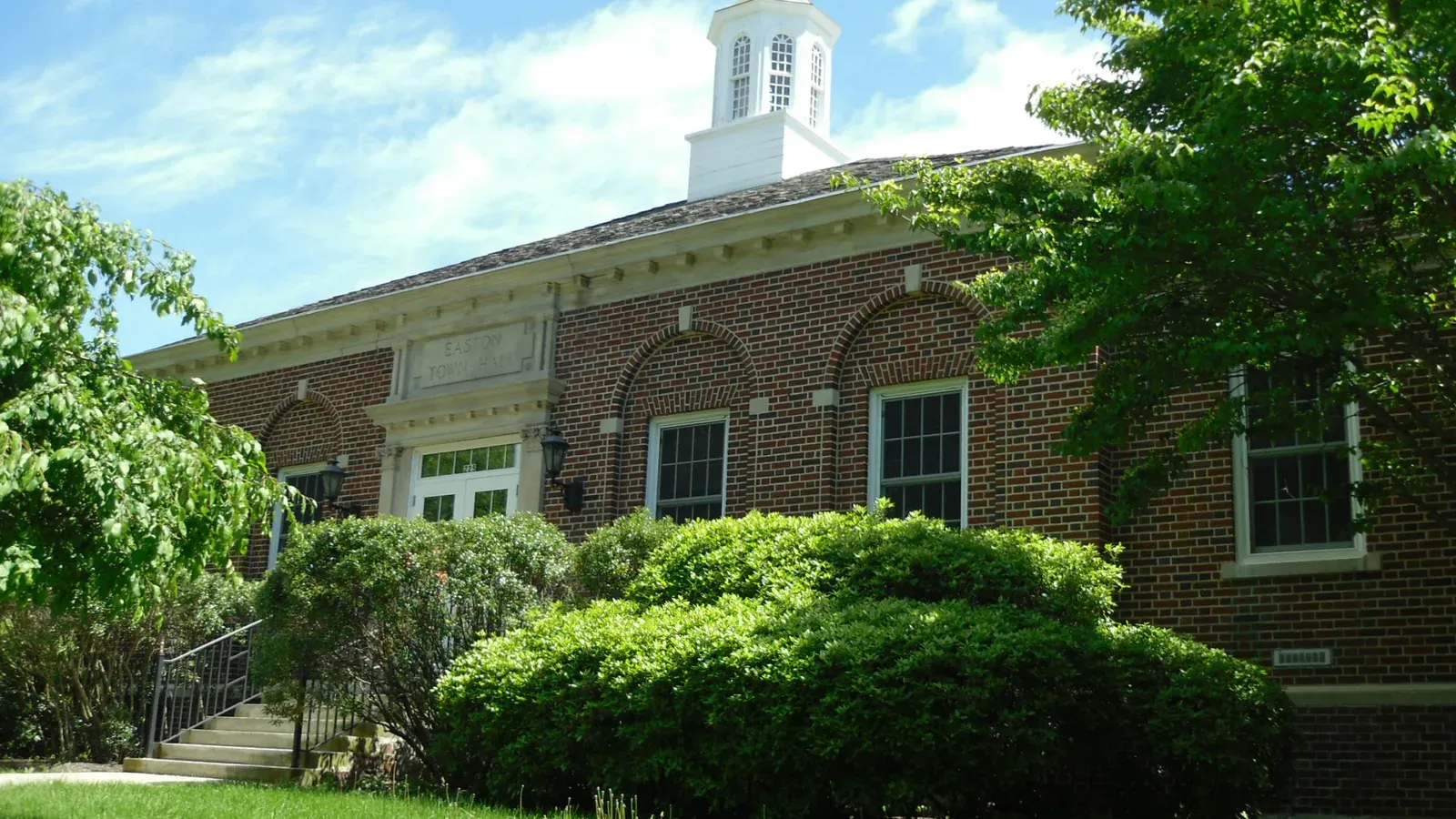 Easton Town Hall, a brick colonial civic building with a white cupola, Easton, Connecticut
